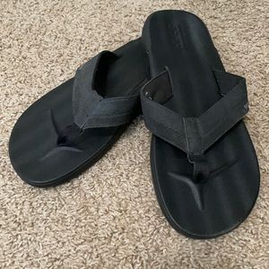 Reef cushion flip flops. Black. Men’s 11